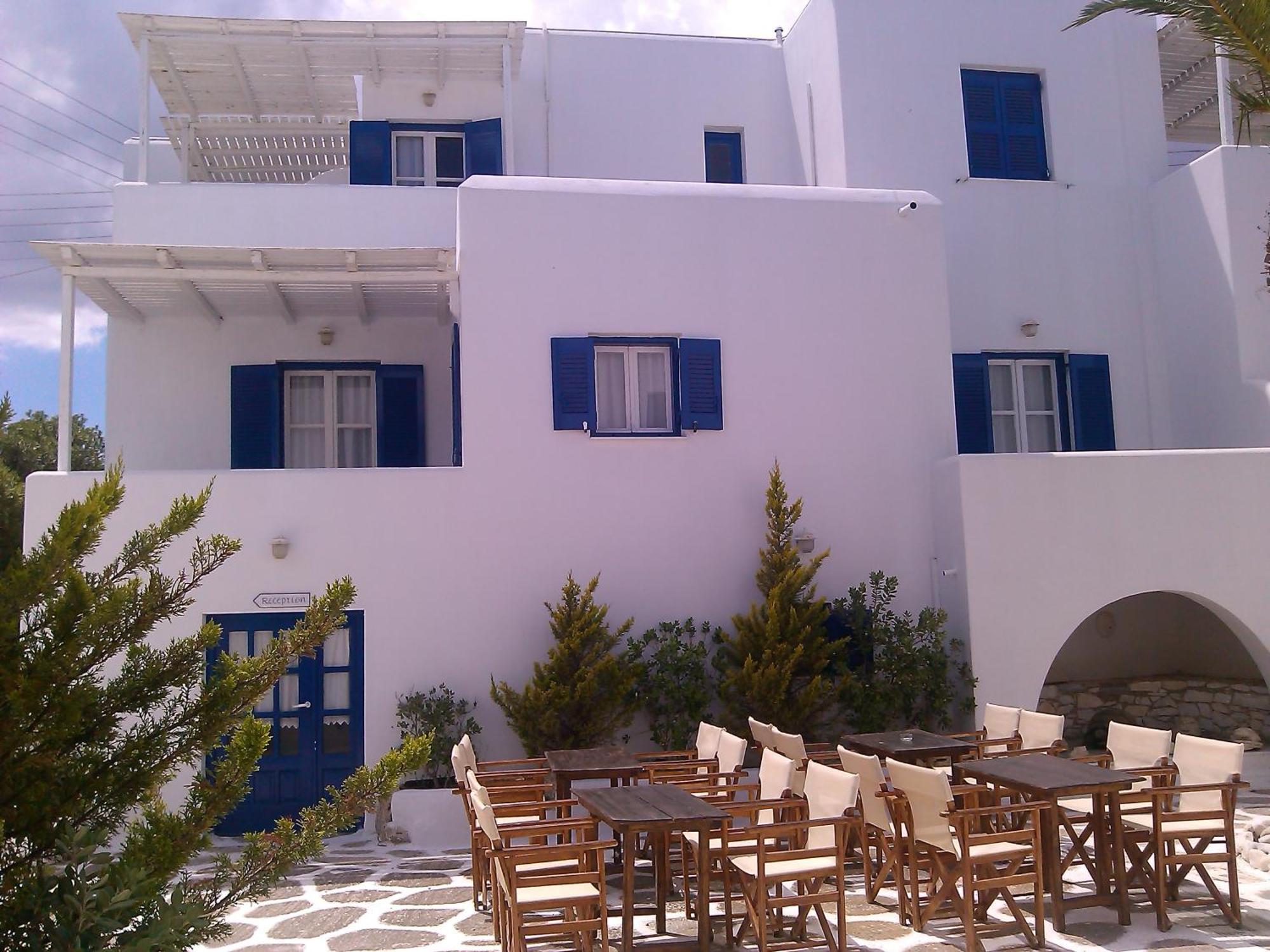 לוגאראס Nicos Studios & Apartments מראה חיצוני תמונה