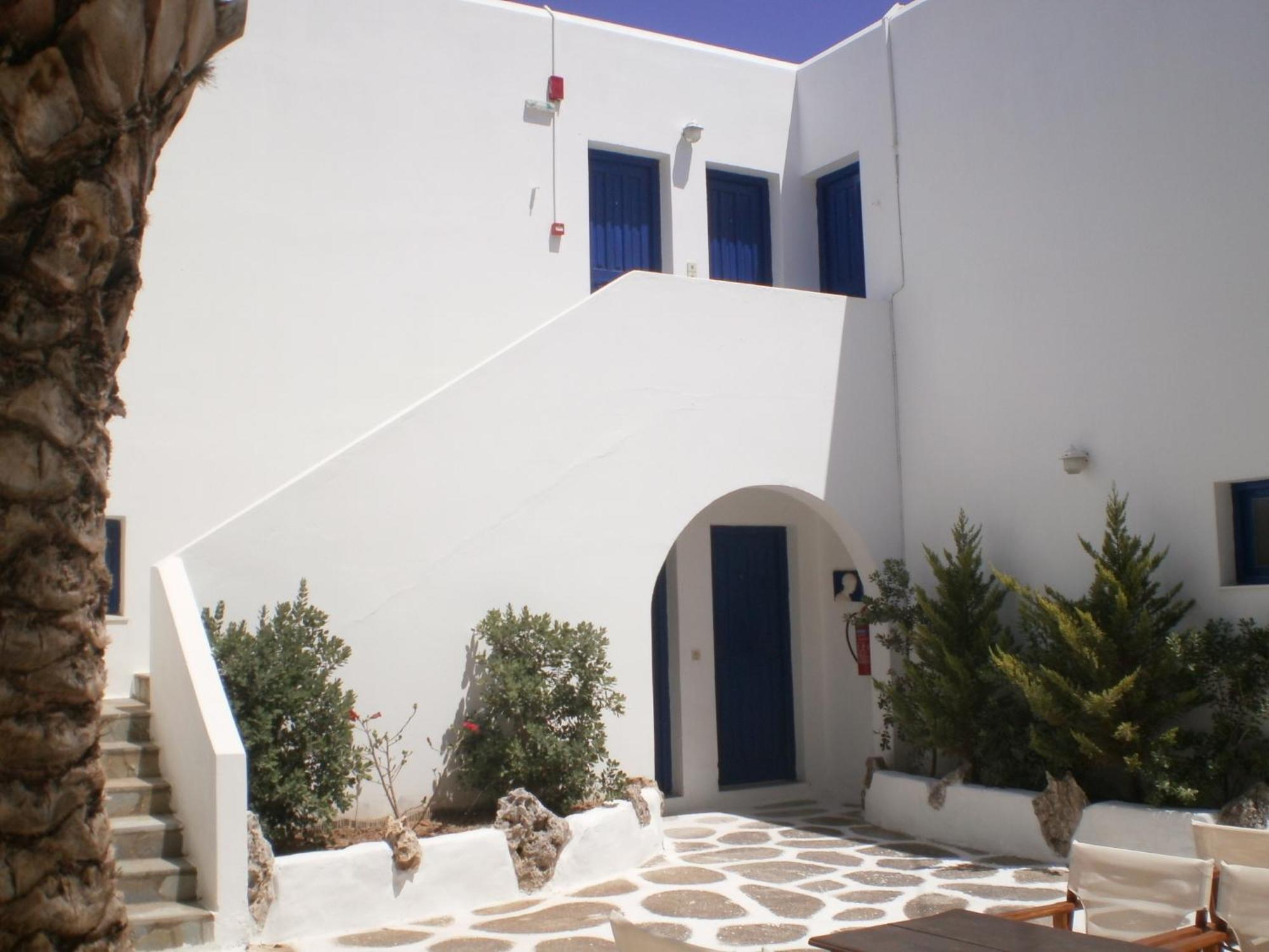 לוגאראס Nicos Studios & Apartments מראה חיצוני תמונה