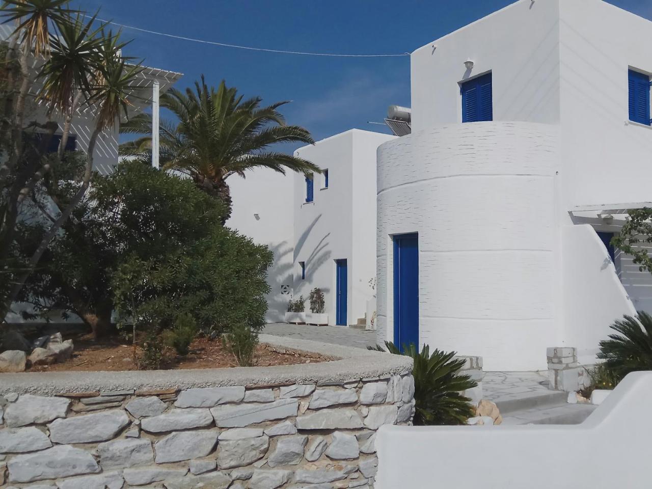 לוגאראס Nicos Studios & Apartments מראה חיצוני תמונה